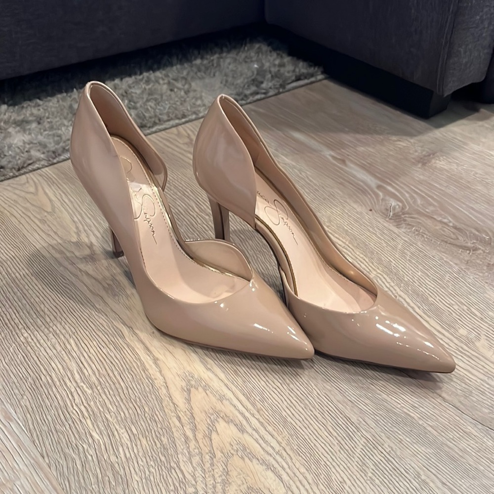 Cream pointed toe heel